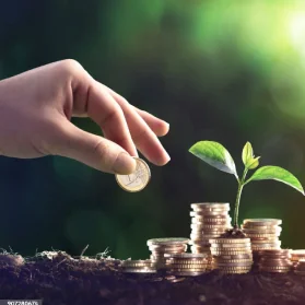 efficientemente, mano che deposita monete